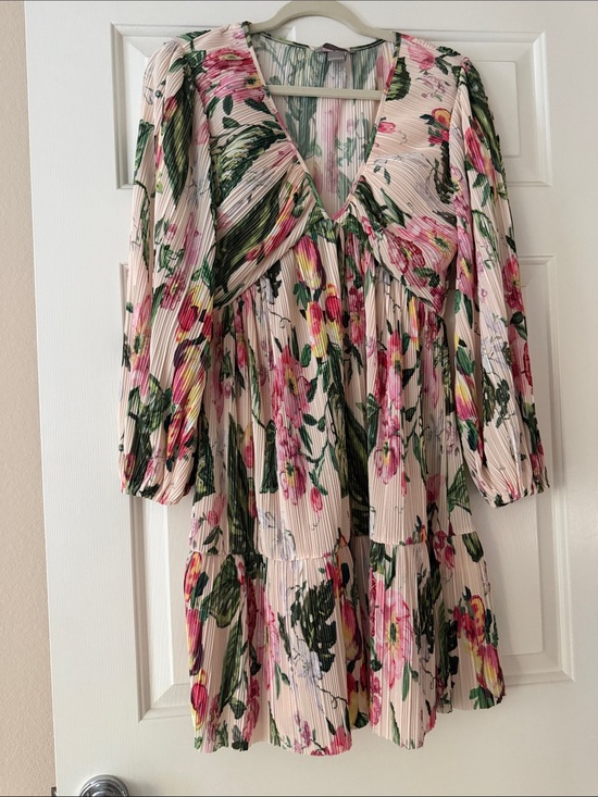 H&M Dresses & Skirts - H&M Pleated Floral V-Neck Babydoll Dress - Pink & Green